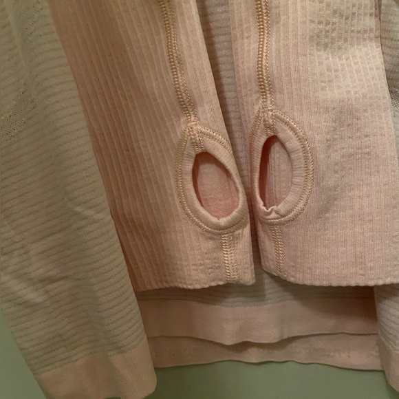 Vintage lululemon baby pink top. Size 4. - Picture 5 of 5